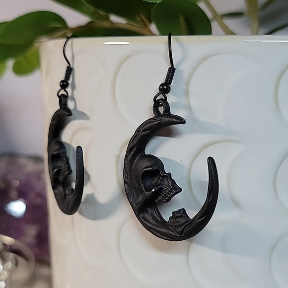 Screaming Skull Crescent Drop Earrings - Picture 3 of 6